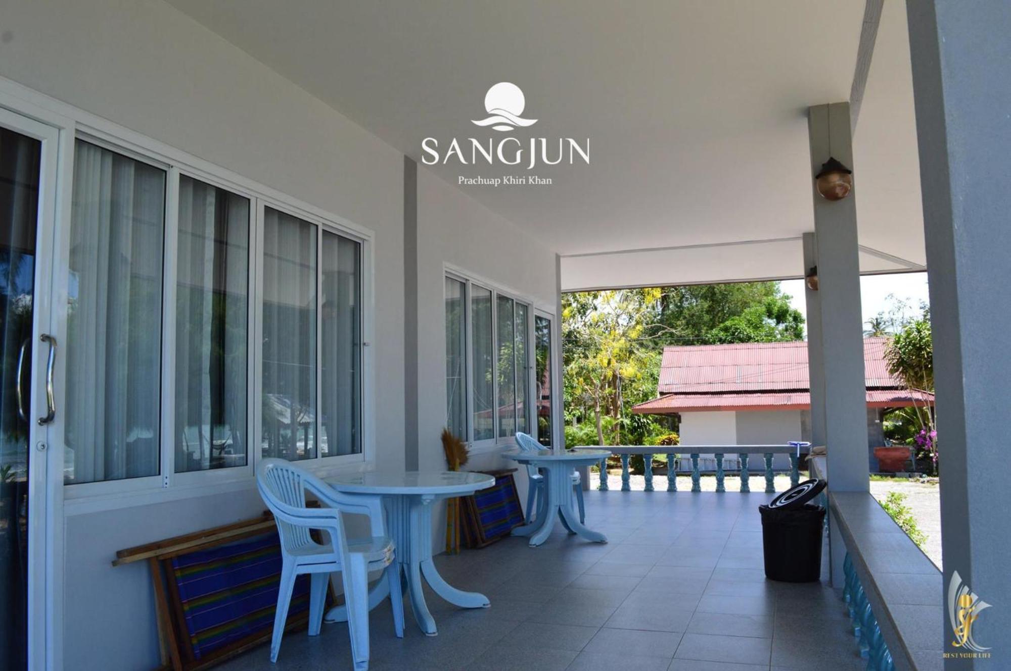 Sangjun On Beach Resort Bang Saphan Exterior foto